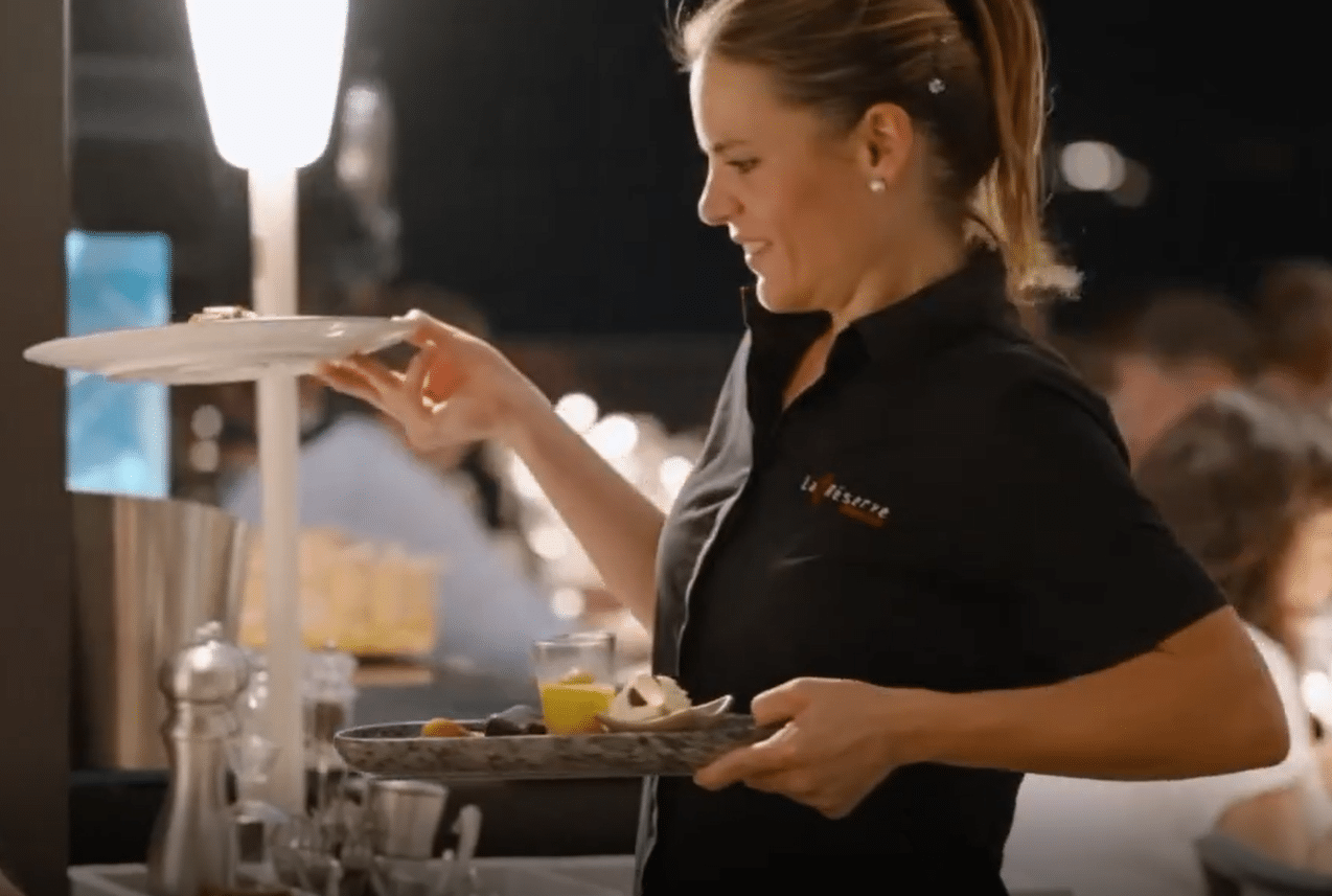 PARANOCTA eclairage sans fil adopté par les serveurs en restaurant