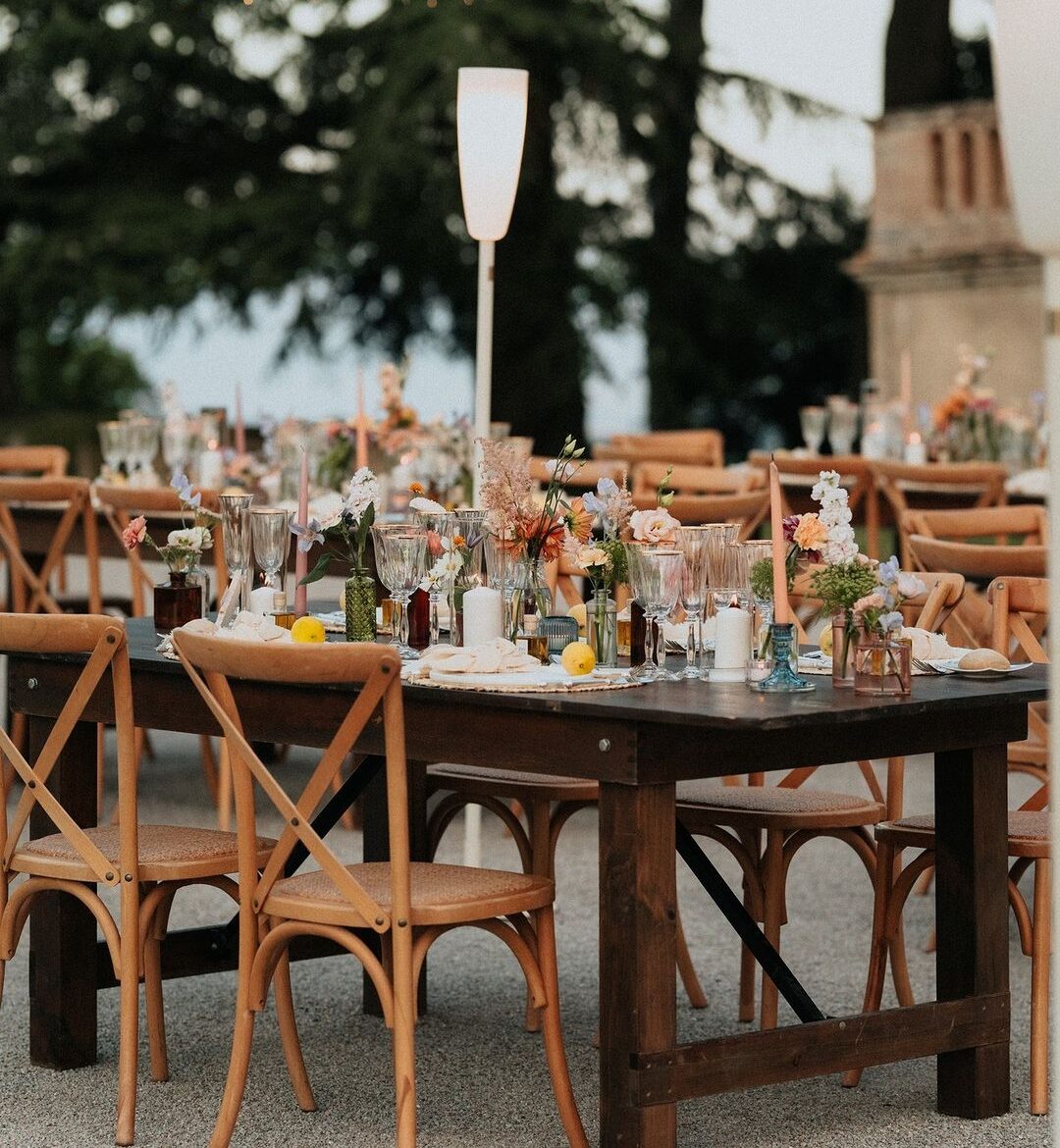 Luminaires-sans-fil-evenementiels-Paranocta-ideaux-pour-site-de-reception-au-bati-classe